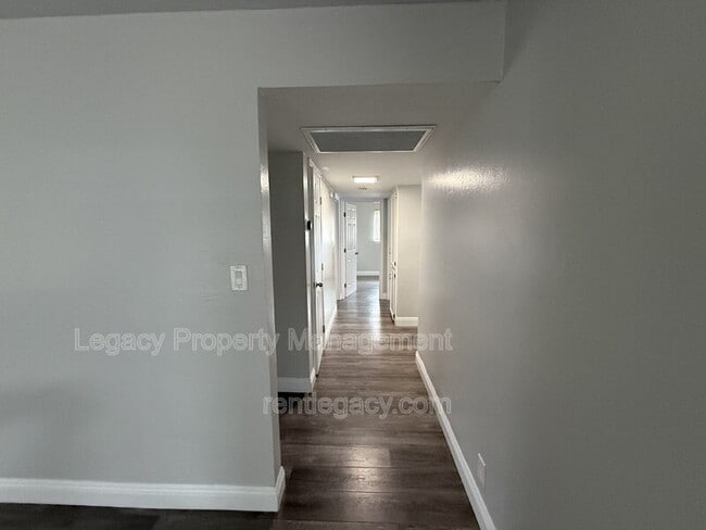 Building Photo - 2013 Edison Ave