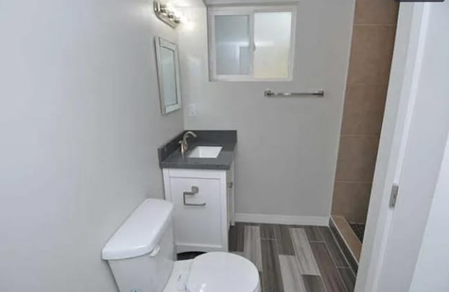 Building Photo - 4 Bedroom/ 2 Bathroom house in Midvale