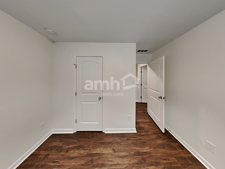 Building Photo - 515 S Fortune Way