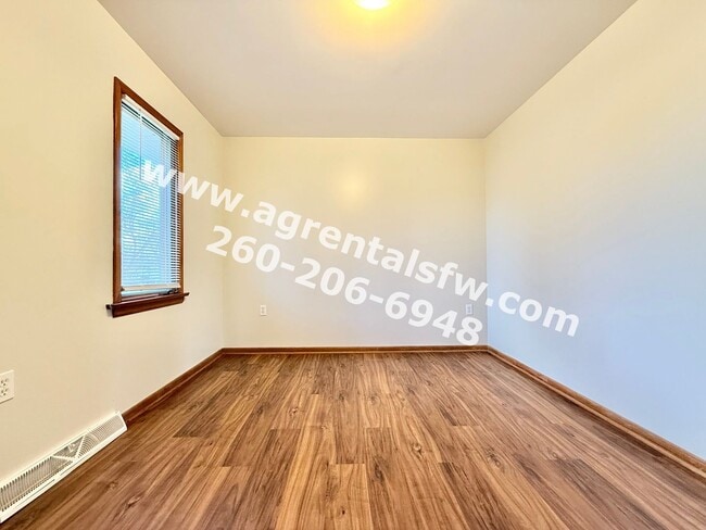 Building Photo - 3 Bedroom House