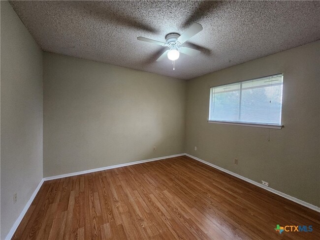 Building Photo - 317 Briarwood Dr
