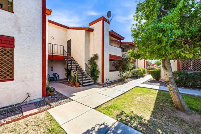 Building Photo - 2Bed/2Bath Second Floor Apartment at McDowell/44th St! Ready For Immediate Move-In! -- SECOND CHA...