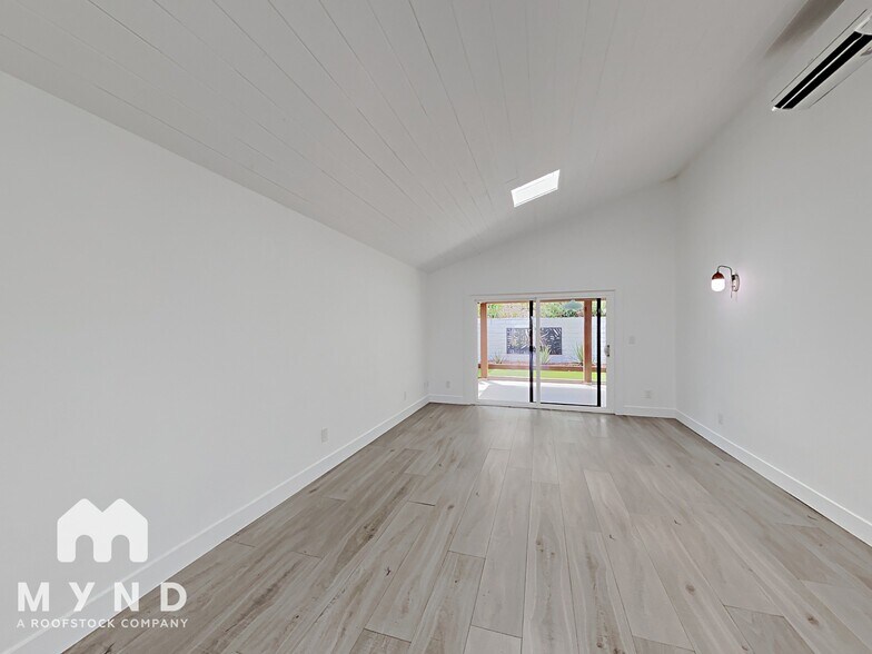 Building Photo - 13942 Mango Dr