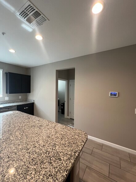 Building Photo - 1255 N Arizona Ave