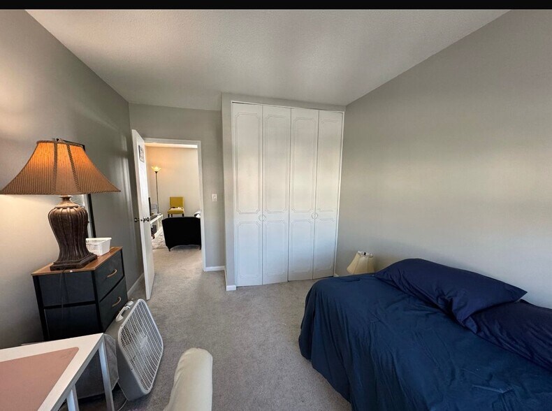 Building Photo - 149 Lake Shore Rd