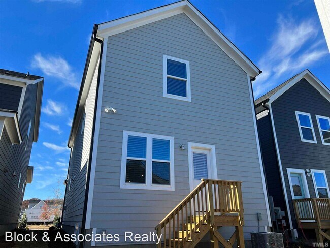 Building Photo - 3 br, 2.5 bath House - 682 Vine Parkway