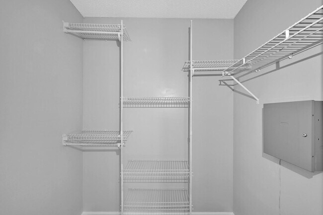 Building Photo - 9687 Hersham Ct