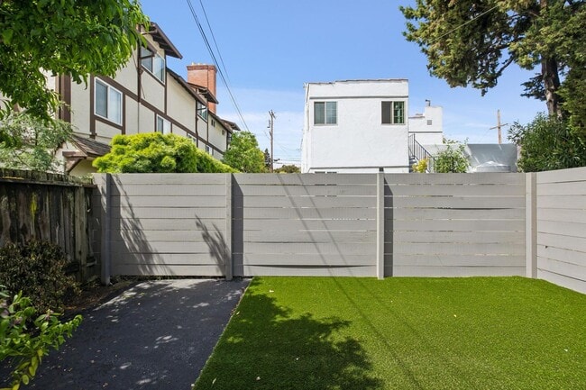 Building Photo - Newly Renovated Historic 1-Bedroom in Downtown North (Palo Alto)