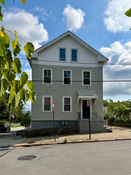 Building Photo - 85 E George St