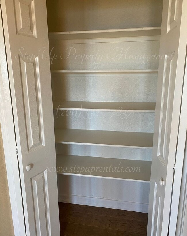 Building Photo - Elegant Mountain-View Home with Solar, Well Water & Septic – Utility Savings Included!