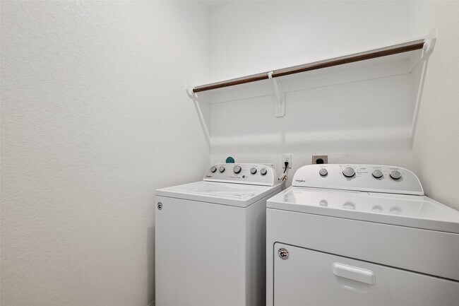 Building Photo - 9816 Magnolia Village Ln