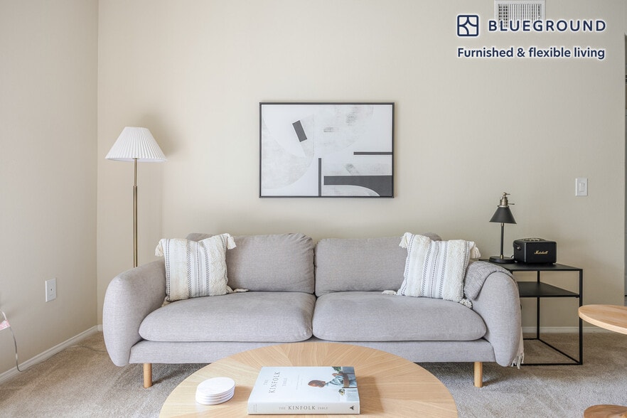 Building Photo - 5535 Westlawn Ave