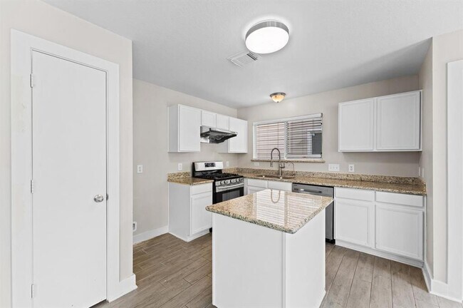 Building Photo - 7419 Ravenswood