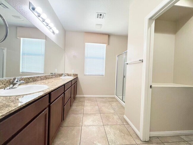 Building Photo - Wonderful one-story single-story property