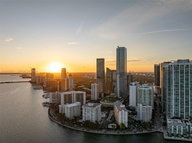 Building Photo - 1435 Brickell Ave