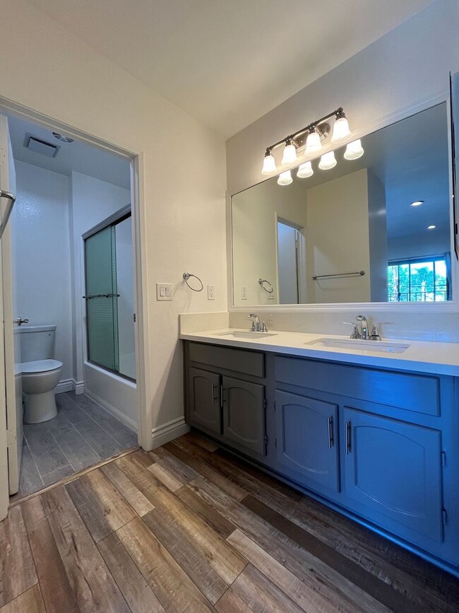 Building Photo - MOVE-IN READY, upgraded 3+3 w/bonus room!