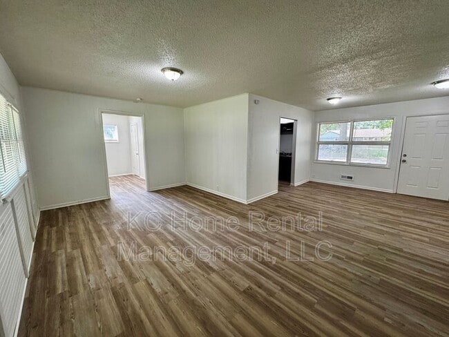 Building Photo - 7507 E 108th St
