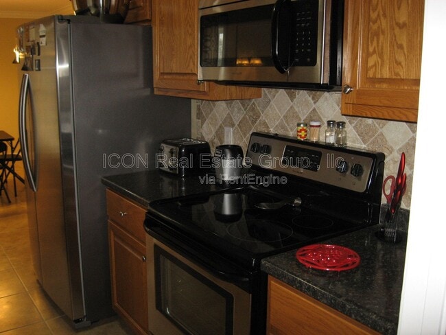 Building Photo - 285 Erica Ln SE