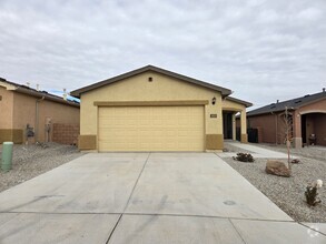 Building Photo - 3 Bedroom Single Story Home Available Near...