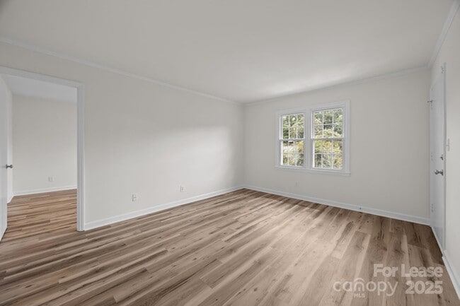 Building Photo - 922 McAlway Rd