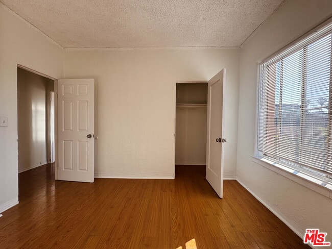 Building Photo - 920 S Hobart Blvd