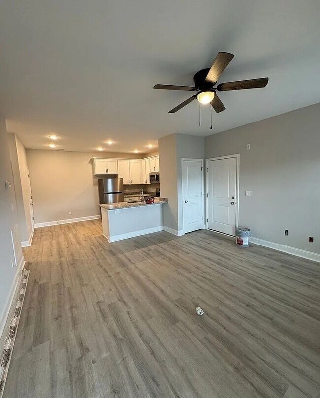 Building Photo - 308 Hillview Mls Blvd