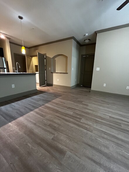 Building Photo - 6520 Jamail Dr