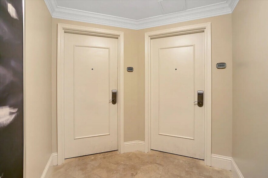 Building Photo - 4401 Collins Ave