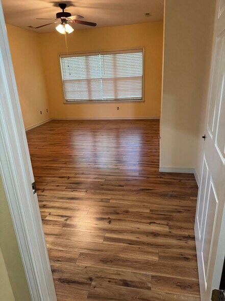 Building Photo - 166 Country Bluff Dr