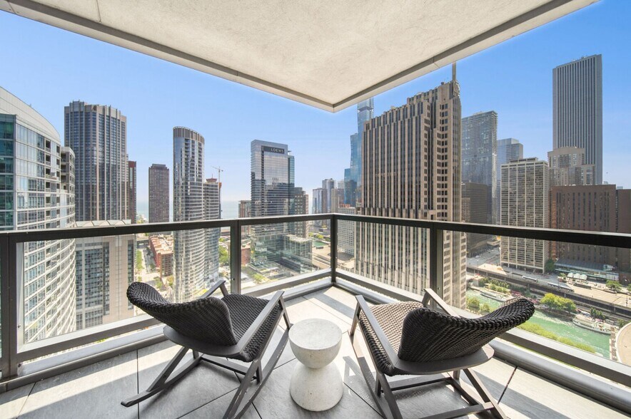 Building Photo - 808 N Lake Shore Dr