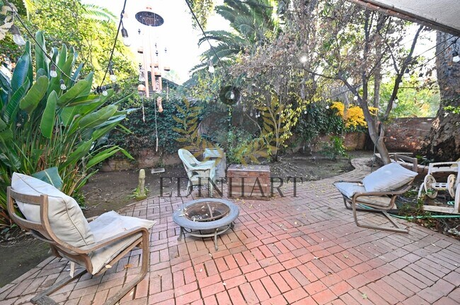 Building Photo - 360 E Terrace Ave