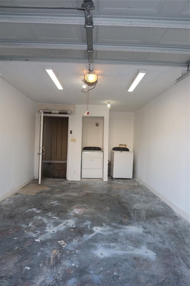 Building Photo - 3000 S 1st St