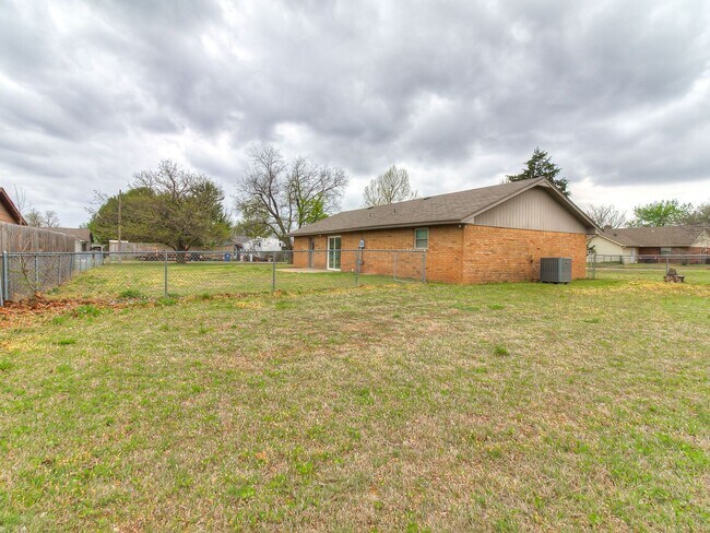 Building Photo - 2b 2ba in Piedmont Schools