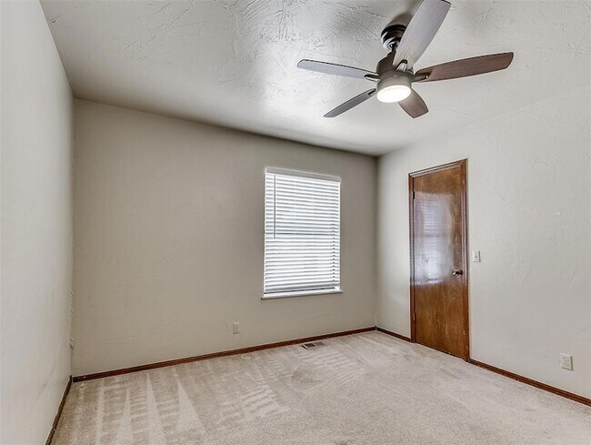 Building Photo - 12414 S Villa Ave