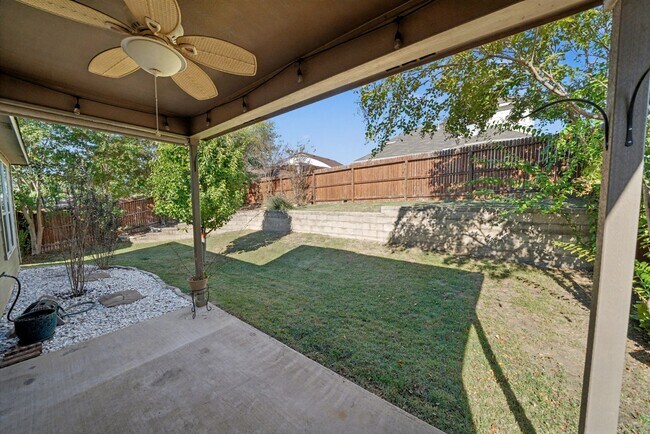 Building Photo - Beautiful Home in the Highly Desirable Ala...