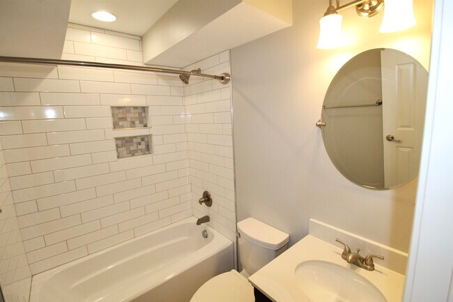 Building Photo - 1360 Hunters Rd