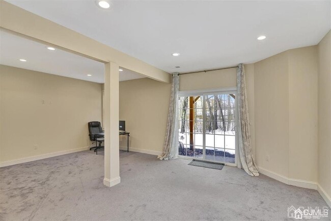 Building Photo - 3 McCormick Ave N