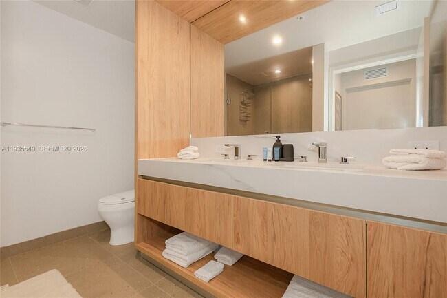 Building Photo - 11 NE 6th St