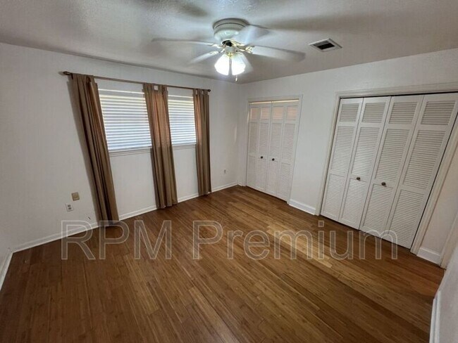 Building Photo - 8823 Cefalu Dr