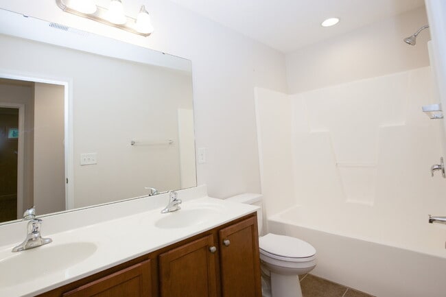 Building Photo - Charming 3 bed, 2.5 bath home with bonus t...