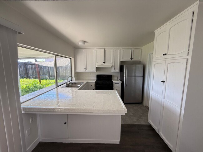 Building Photo - 4 Bedroom, 2 Bath Home with Large Yard + Two Car Garage