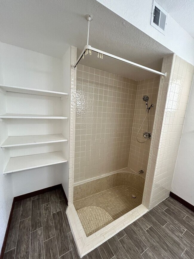 Building Photo - Great Unfurnished home!