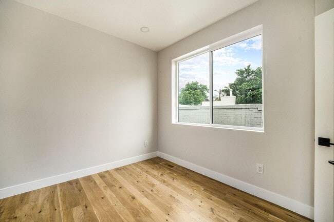 Building Photo - Back Duplex in Denver's Jefferson Park Nei...