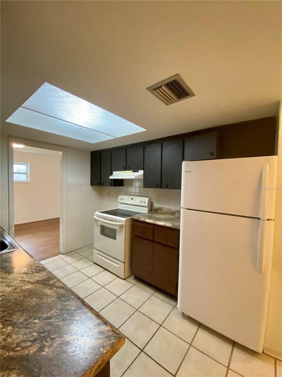 Building Photo - 2084 Ridgelane Rd