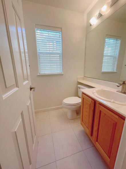 Building Photo - 975 Wisteria Terrace