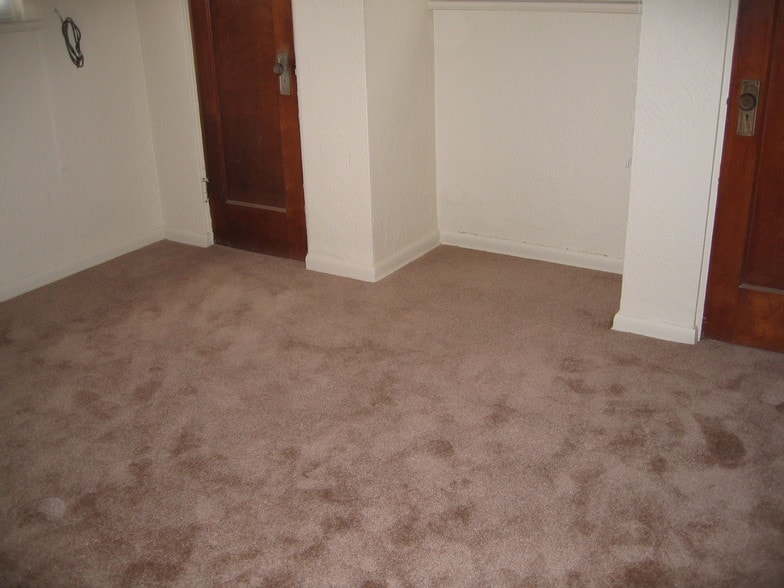 Bedroom 2/closets - 865 McClain Rd