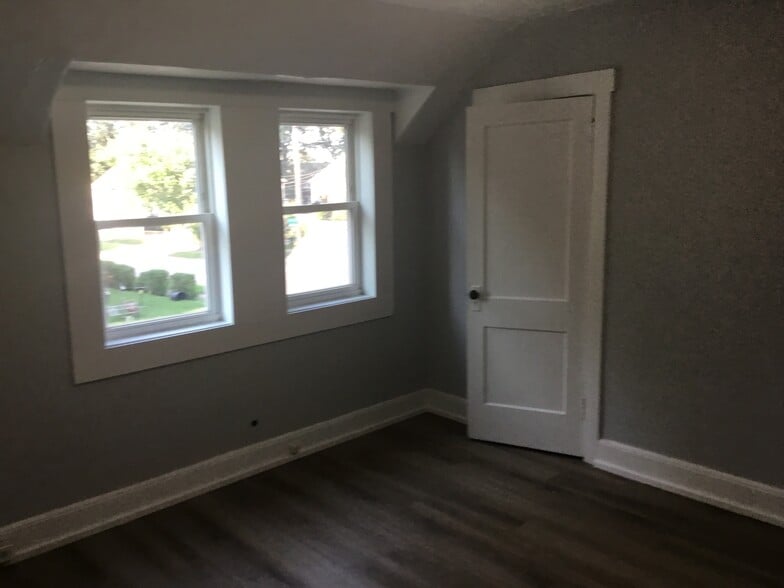 Building Photo - 1705 W 15th St