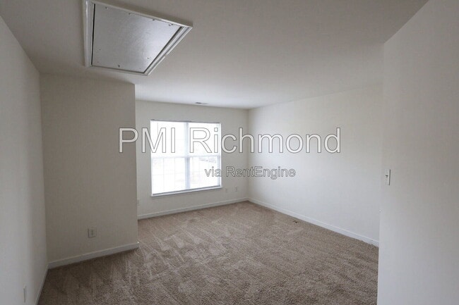 Building Photo - 5805 Park Creste Dr
