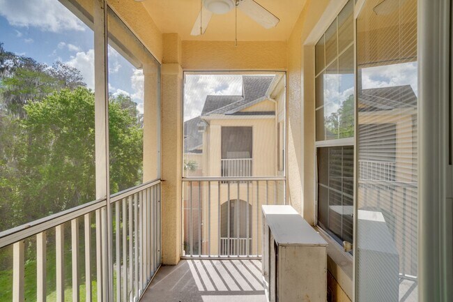 Building Photo - Cute 3/2 Condo in Horizons at Vista Lakes (Gated) with Updated Flooring and Front Parking Space