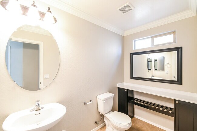 Building Photo - 2285 E Yavapai Ln